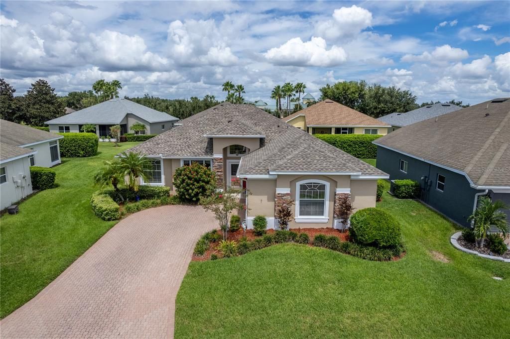 Active With Contract: $331,500 (3 beds, 2 baths, 1823 Square Feet)