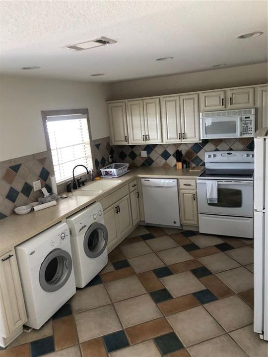 For Rent: $2,300 (2 beds, 2 baths, 1018 Square Feet)