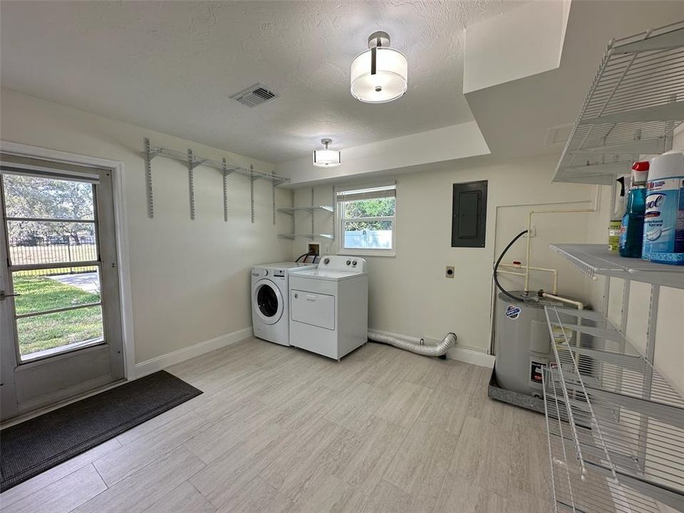 For Rent: $2,895 (3 beds, 2 baths, 1413 Square Feet)