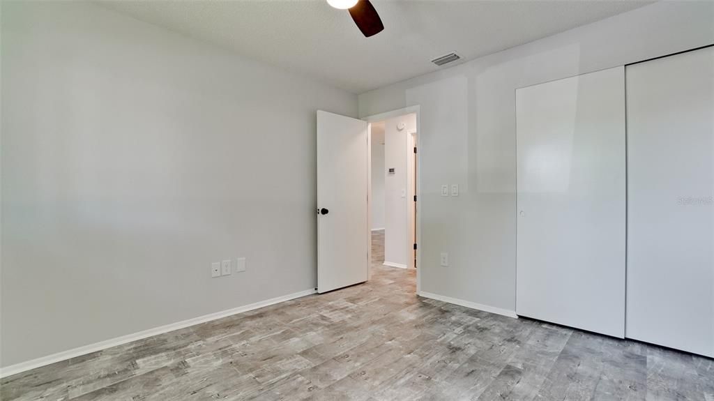 For Sale: $225,000 (2 beds, 2 baths, 1076 Square Feet)