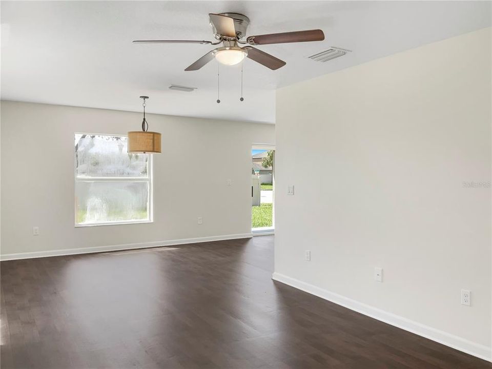 For Sale: $320,000 (3 beds, 2 baths, 1568 Square Feet)