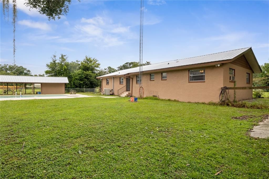 For Sale: $560,000 (4 beds, 2 baths, 1400 Square Feet)