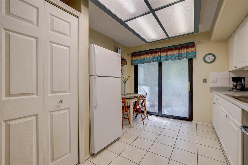 For Sale: $225,000 (2 beds, 2 baths, 852 Square Feet)