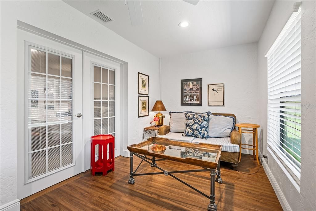 For Sale: $375,000 (2 beds, 2 baths, 1369 Square Feet)