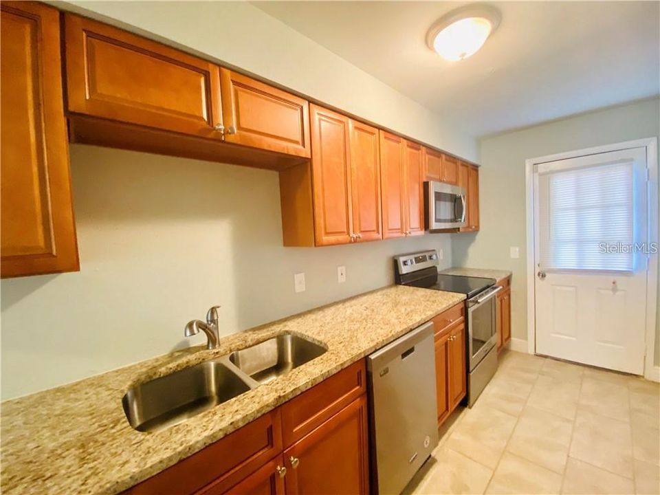 For Rent: $1,200 (2 beds, 2 baths, 1025 Square Feet)