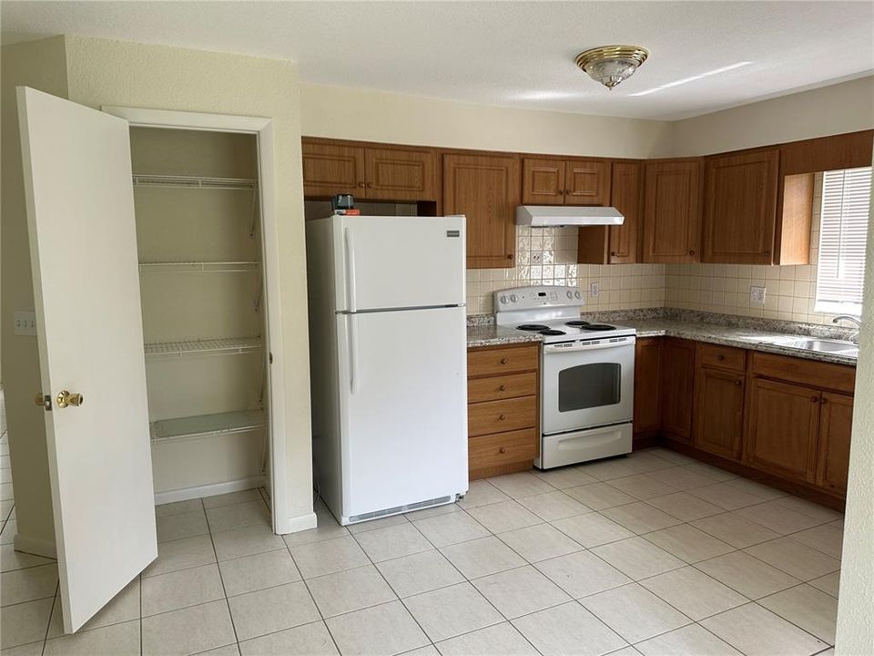 For Rent: $1,800 (3 beds, 2 baths, 1205 Square Feet)