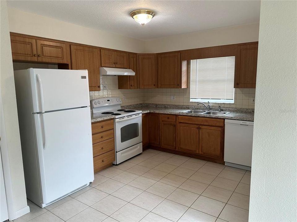 For Rent: $1,800 (3 beds, 2 baths, 1205 Square Feet)