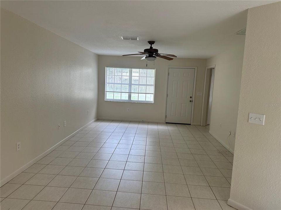 For Rent: $1,800 (3 beds, 2 baths, 1205 Square Feet)