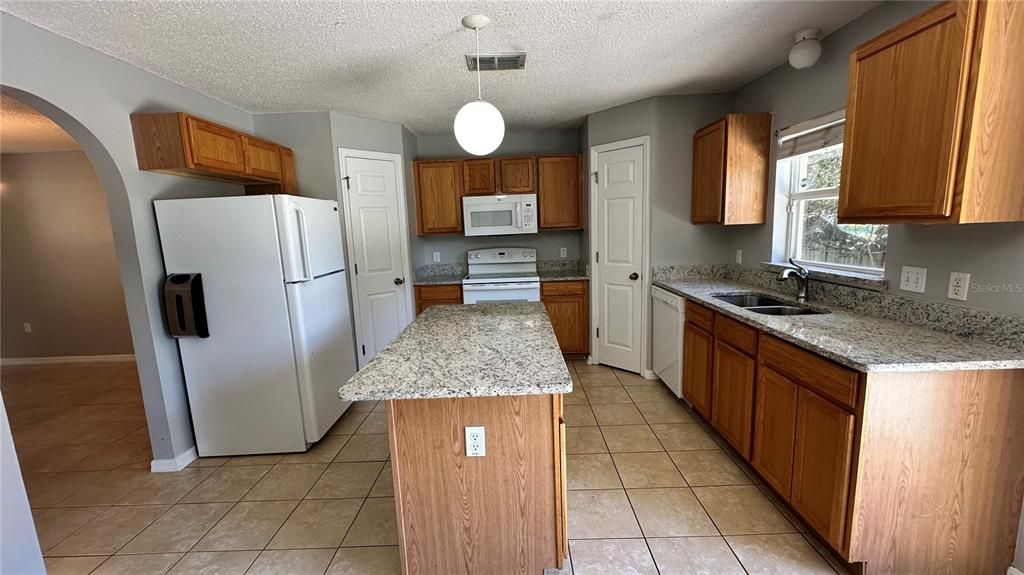 For Rent: $2,600 (4 beds, 2 baths, 2320 Square Feet)