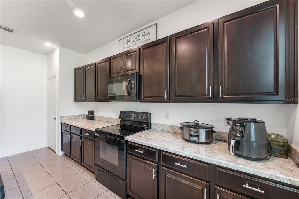 For Sale: $410,000 (4 beds, 2 baths, 1719 Square Feet)