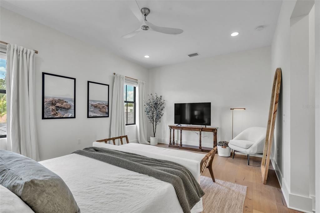 Active With Contract: $1,650,000 (4 beds, 4 baths, 3292 Square Feet)