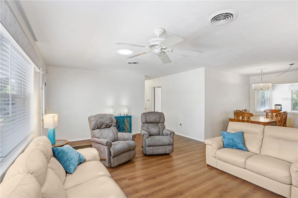 Active With Contract: $440,000 (3 beds, 2 baths, 1514 Square Feet)