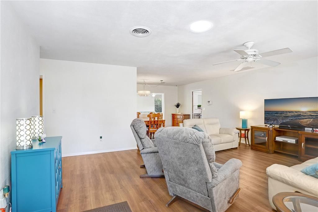 Active With Contract: $440,000 (3 beds, 2 baths, 1514 Square Feet)