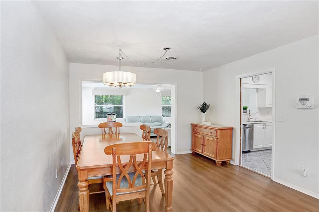 Active With Contract: $440,000 (3 beds, 2 baths, 1514 Square Feet)