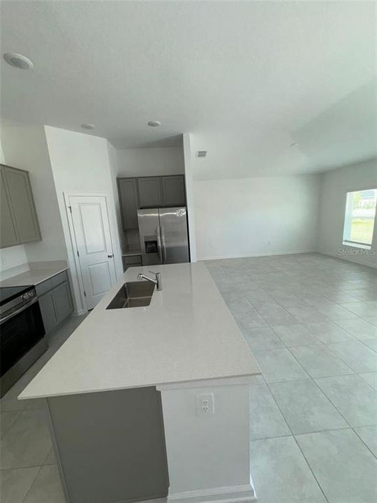 For Rent: $1,950 (3 beds, 2 baths, 1555 Square Feet)