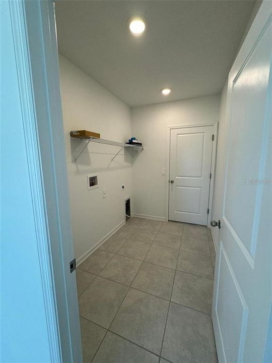 For Rent: $1,950 (3 beds, 2 baths, 1555 Square Feet)