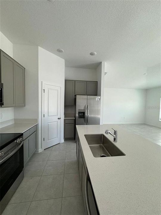 For Rent: $1,950 (3 beds, 2 baths, 1555 Square Feet)