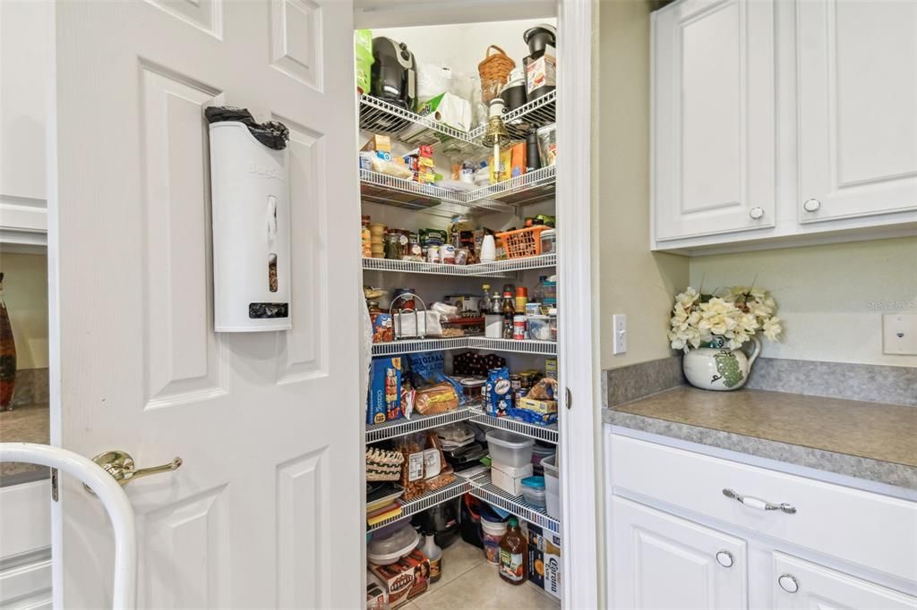 CLOSET PANTRY