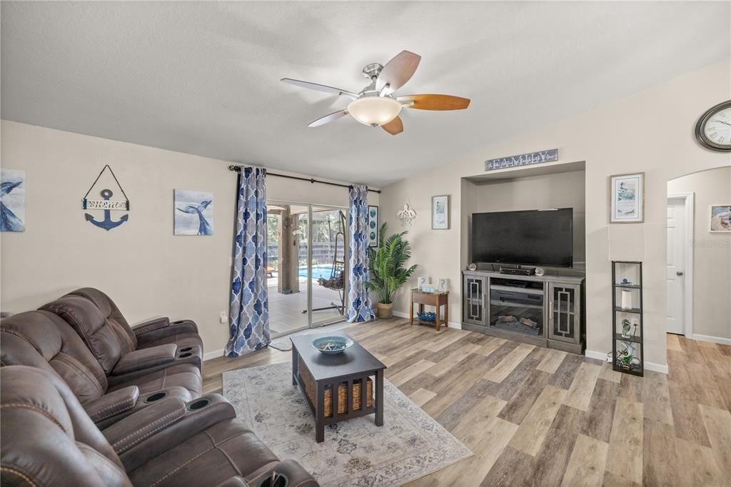 Active With Contract: $315,000 (4 beds, 2 baths, 1655 Square Feet)