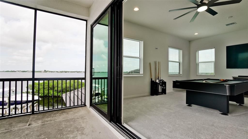 Loft / Wet Bar