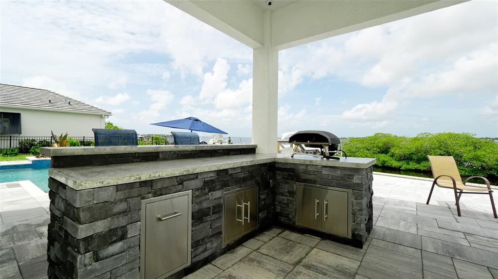 Outdoor Kitchen