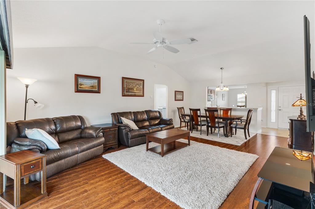 For Sale: $464,900 (3 beds, 2 baths, 1579 Square Feet)