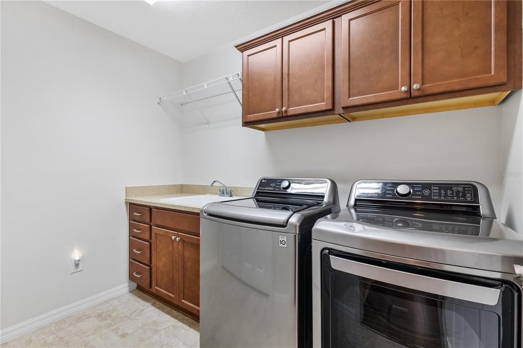 For Sale: $464,900 (3 beds, 2 baths, 1579 Square Feet)