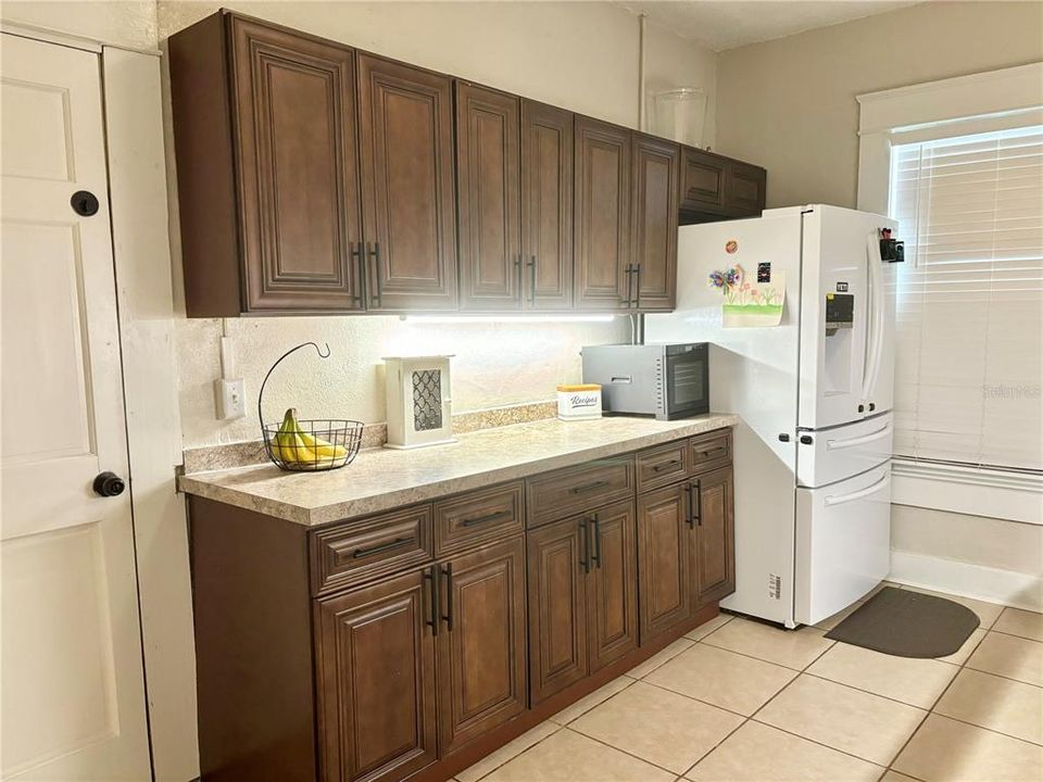 For Sale: $250,000 (2 beds, 1 baths, 1376 Square Feet)