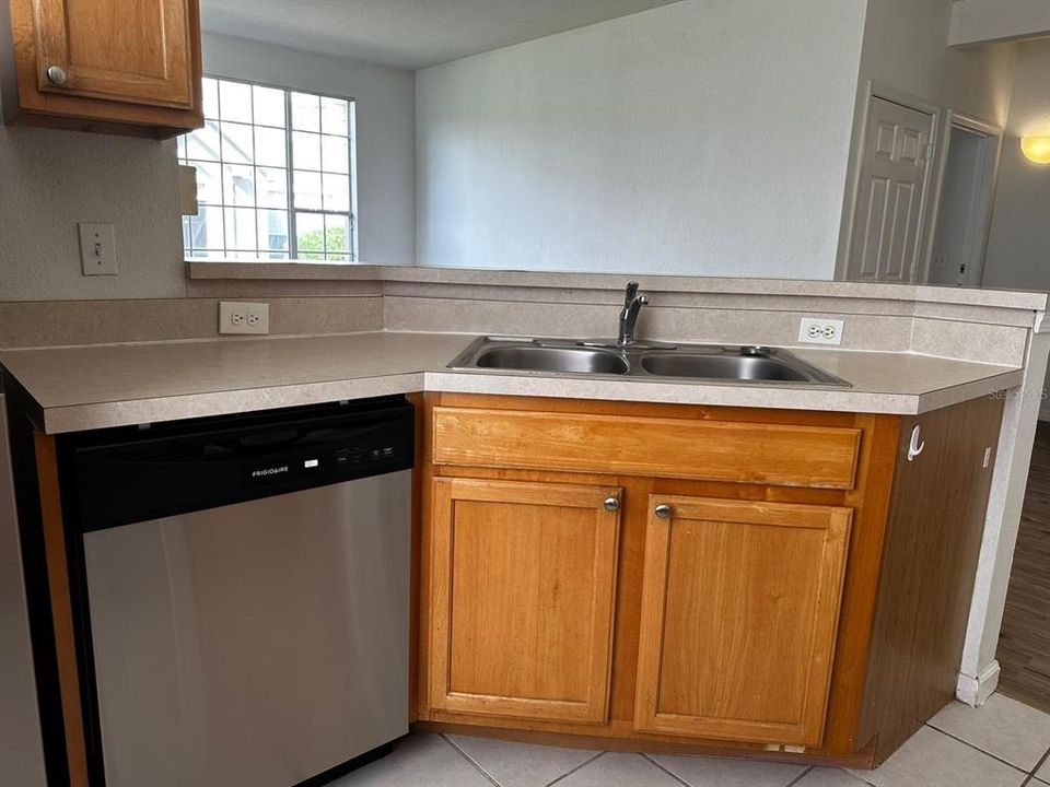 For Rent: $2,150 (3 beds, 2 baths, 1175 Square Feet)