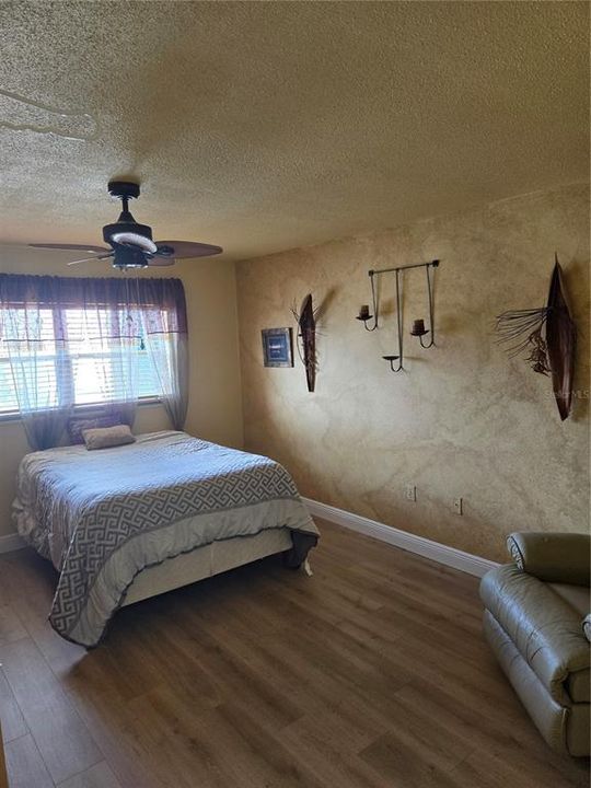 For Rent: $2,200 (1 beds, 1 baths, 957 Square Feet)