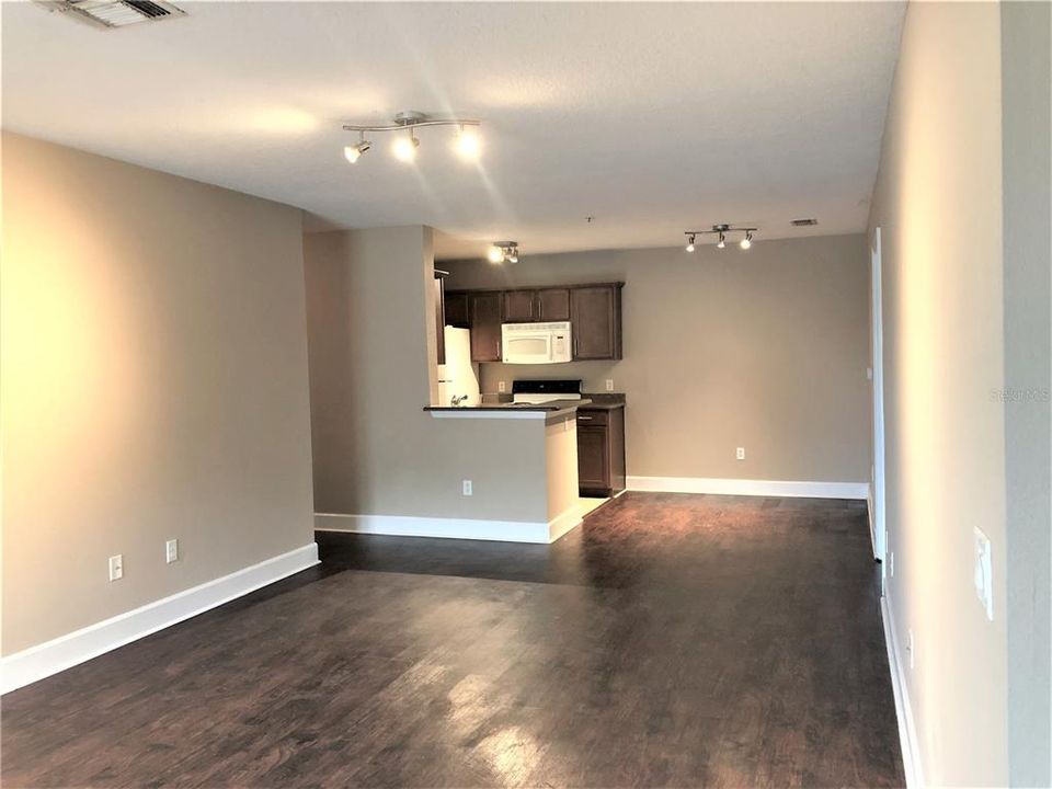 For Rent: $2,100 (3 beds, 2 baths, 1286 Square Feet)