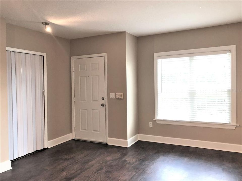 For Rent: $2,100 (3 beds, 2 baths, 1286 Square Feet)