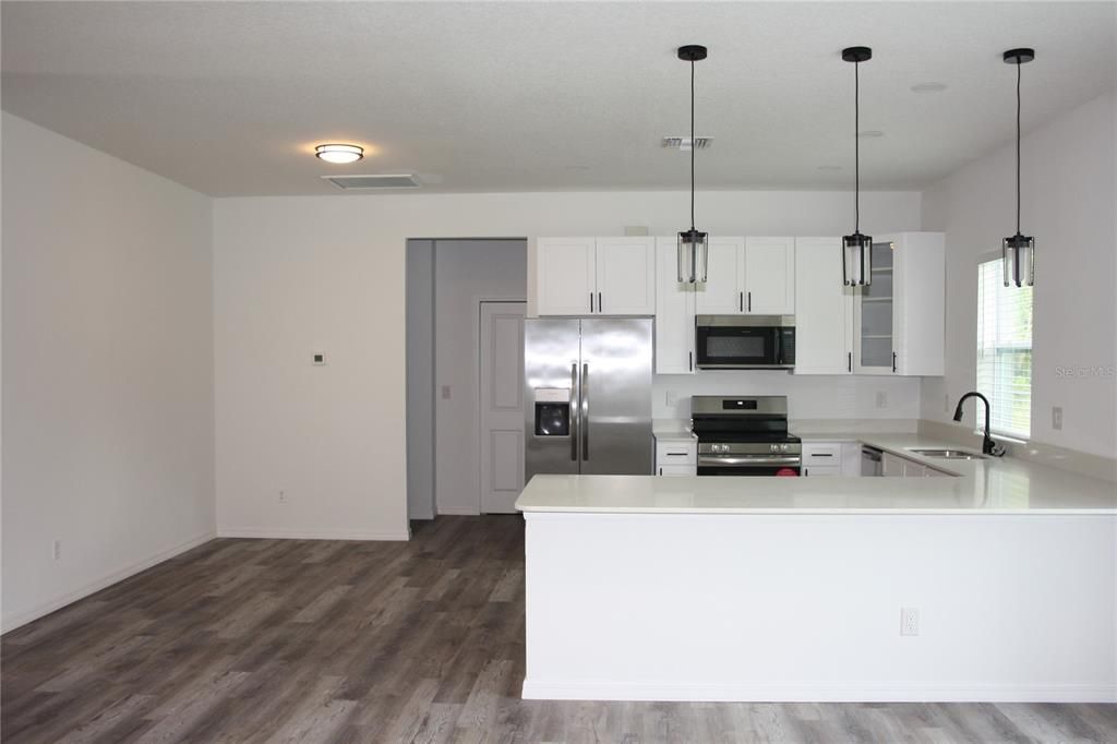 For Rent: $2,350 (3 beds, 2 baths, 1637 Square Feet)