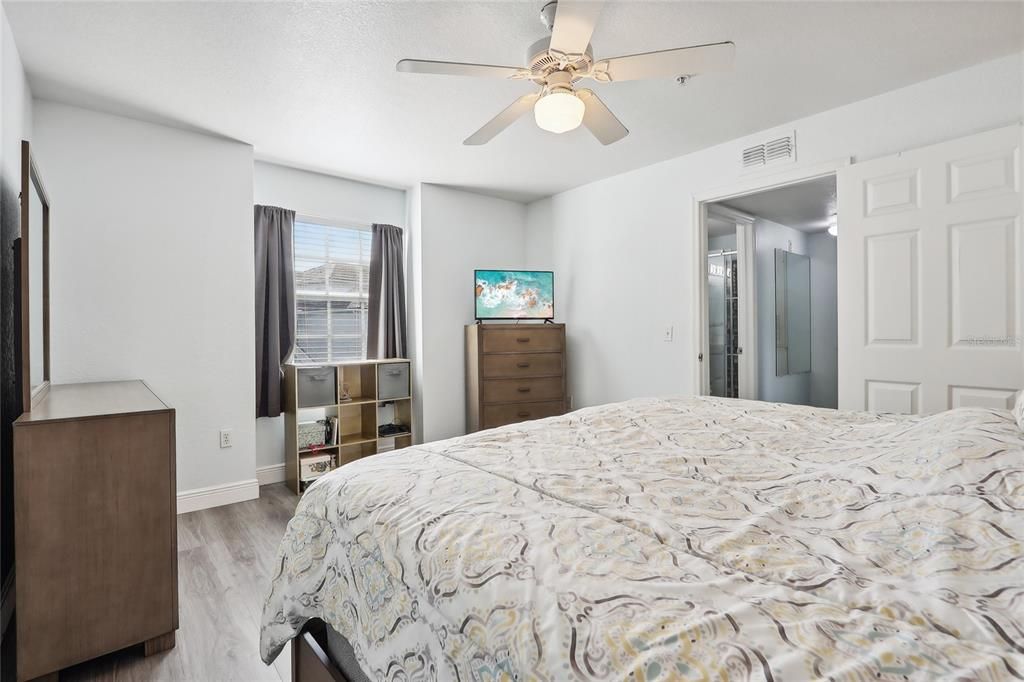 For Sale: $219,000 (1 beds, 1 baths, 861 Square Feet)