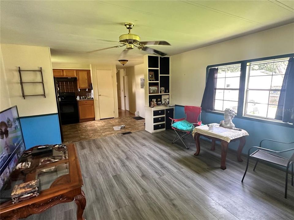 For Sale: $159,900 (2 beds, 2 baths, 784 Square Feet)