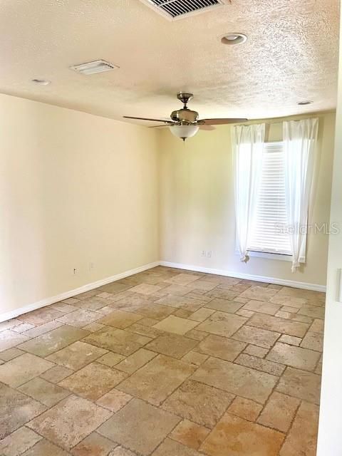 For Rent: $2,100 (3 beds, 2 baths, 1734 Square Feet)