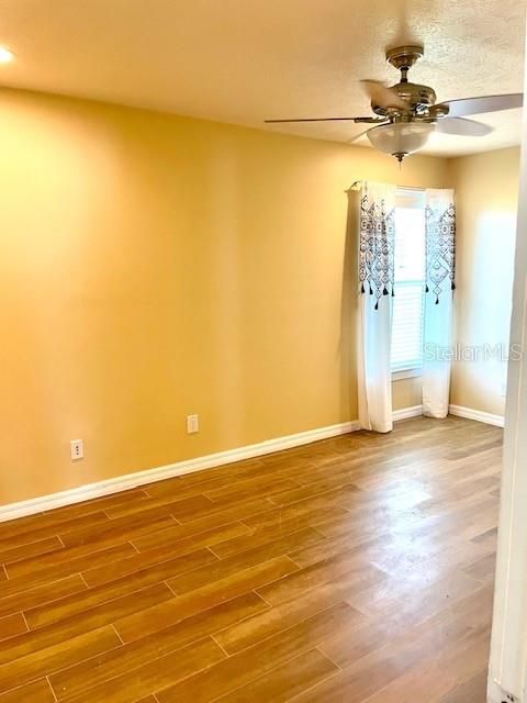 For Rent: $2,100 (3 beds, 2 baths, 1734 Square Feet)