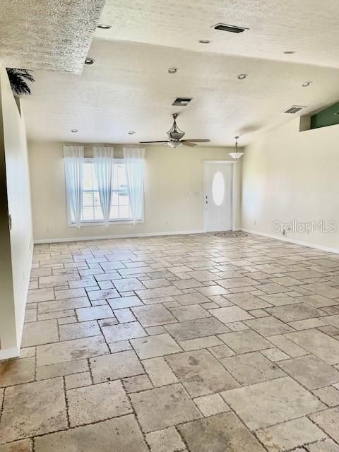 For Rent: $2,100 (3 beds, 2 baths, 1734 Square Feet)