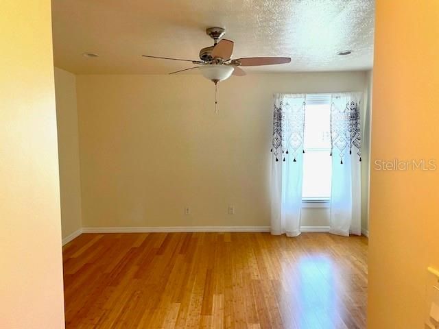 For Rent: $2,100 (3 beds, 2 baths, 1734 Square Feet)