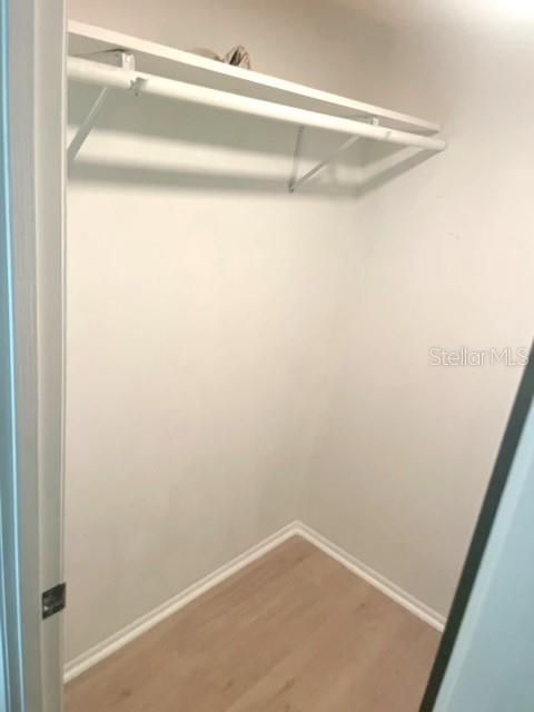 WALKING CLOSET