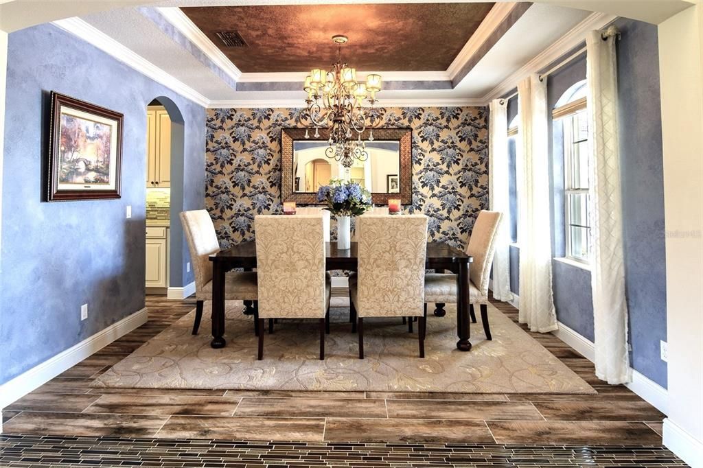 Elegant formal Dining Room!