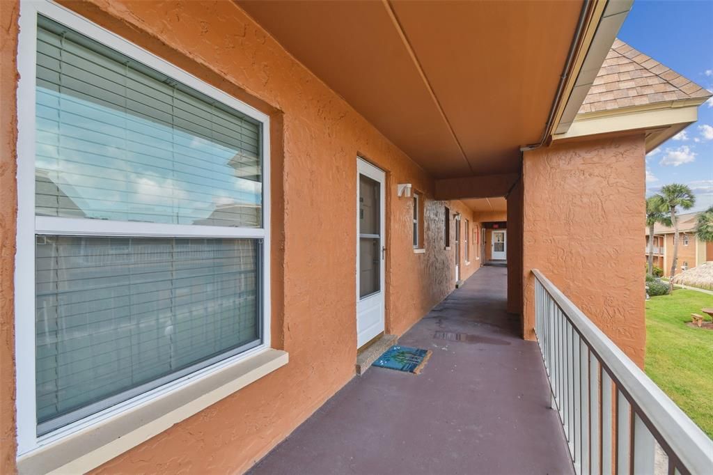 For Sale: $200,000 (2 beds, 1 baths, 872 Square Feet)