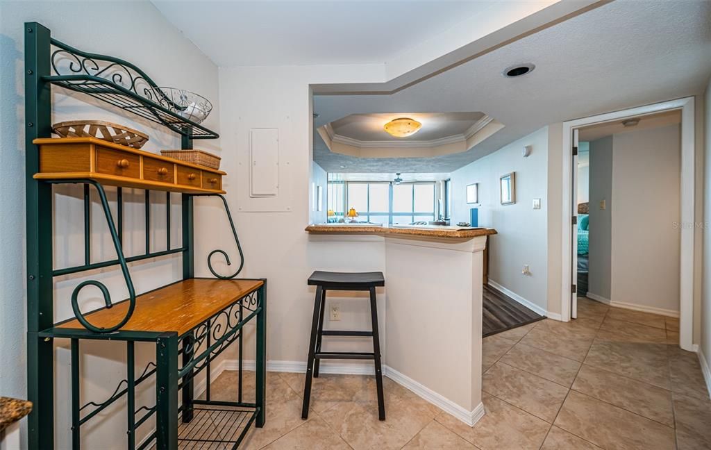 For Sale: $653,500 (1 beds, 1 baths, 885 Square Feet)