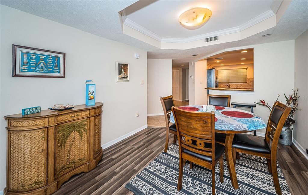 For Sale: $653,500 (1 beds, 1 baths, 885 Square Feet)