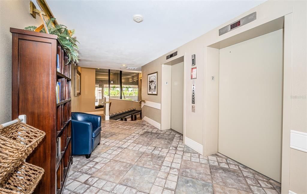 For Sale: $653,500 (1 beds, 1 baths, 885 Square Feet)