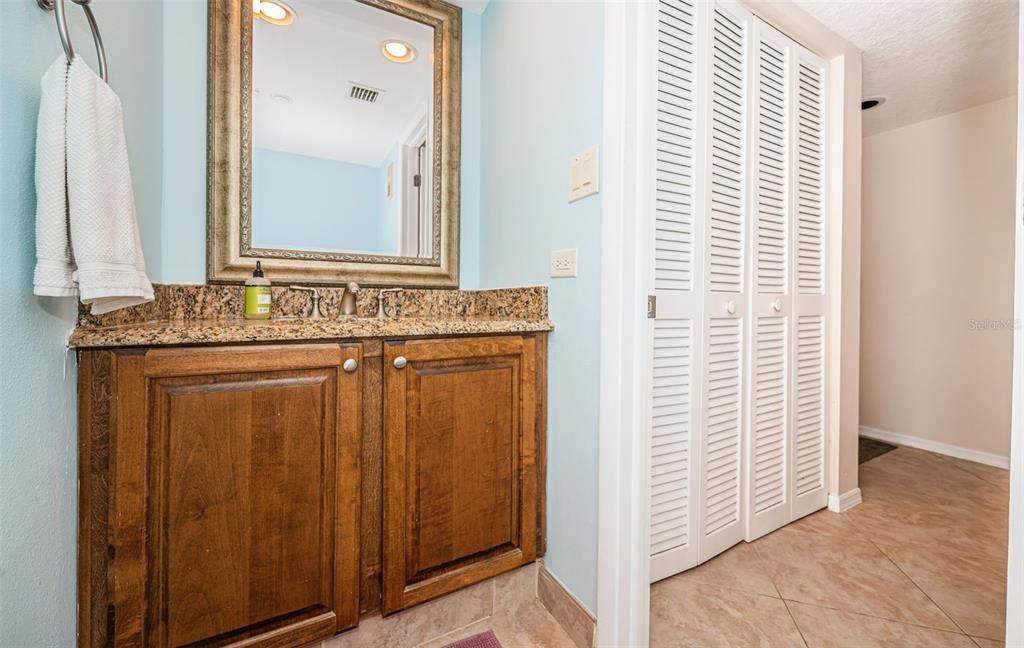 For Sale: $653,500 (1 beds, 1 baths, 885 Square Feet)