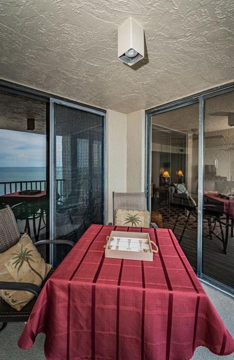 For Sale: $653,500 (1 beds, 1 baths, 885 Square Feet)