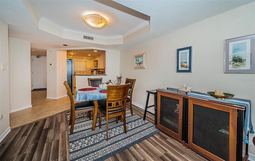 For Sale: $653,500 (1 beds, 1 baths, 885 Square Feet)