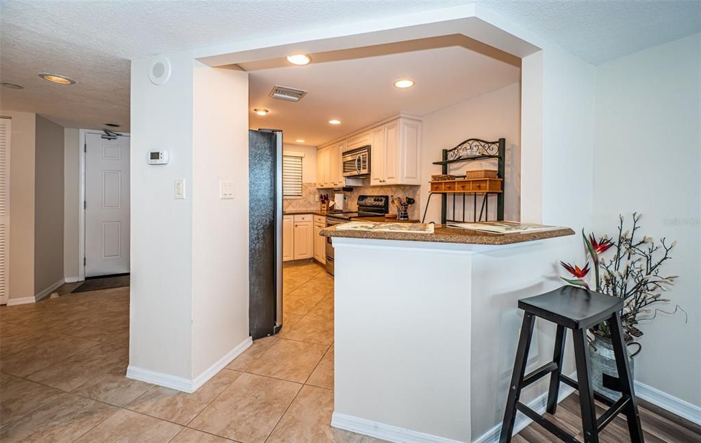 For Sale: $653,500 (1 beds, 1 baths, 885 Square Feet)