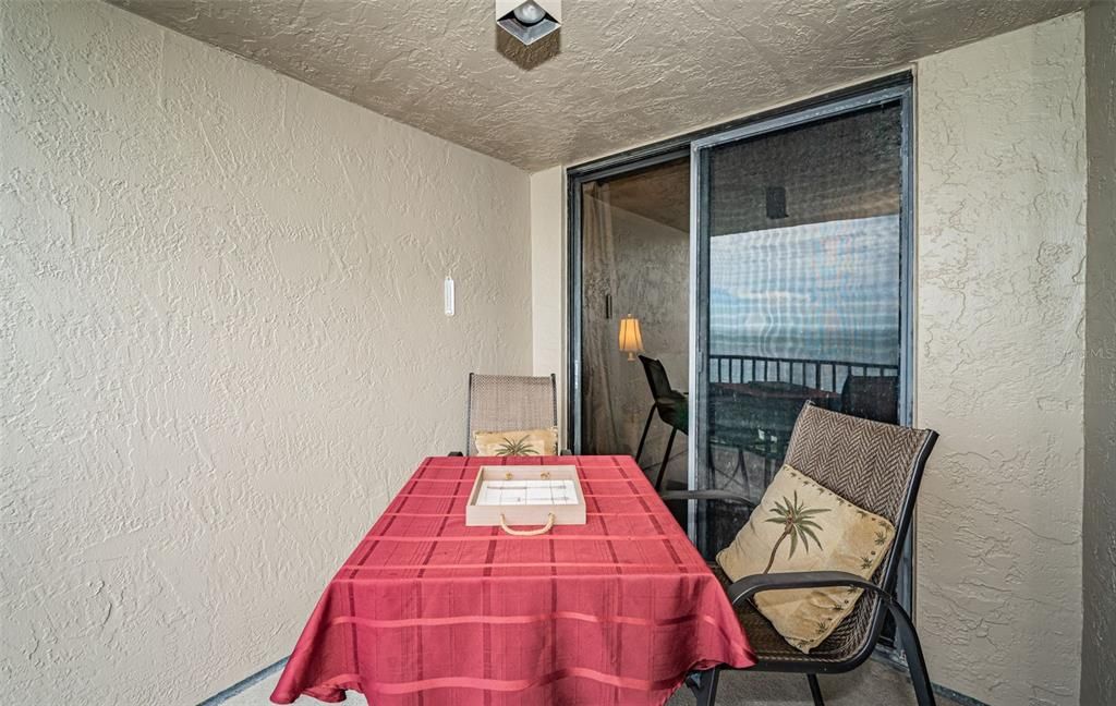 For Sale: $653,500 (1 beds, 1 baths, 885 Square Feet)